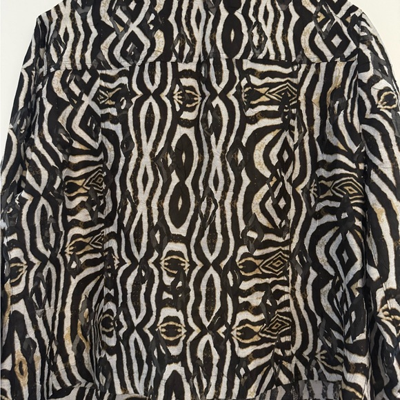 Ruby Rd. Black and Cream Abstract Print Crop Top - Picture 5 of 10